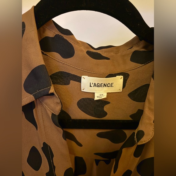 L'AGENCE Tan and Black silk patterned Blouse - Picture 3 of 6